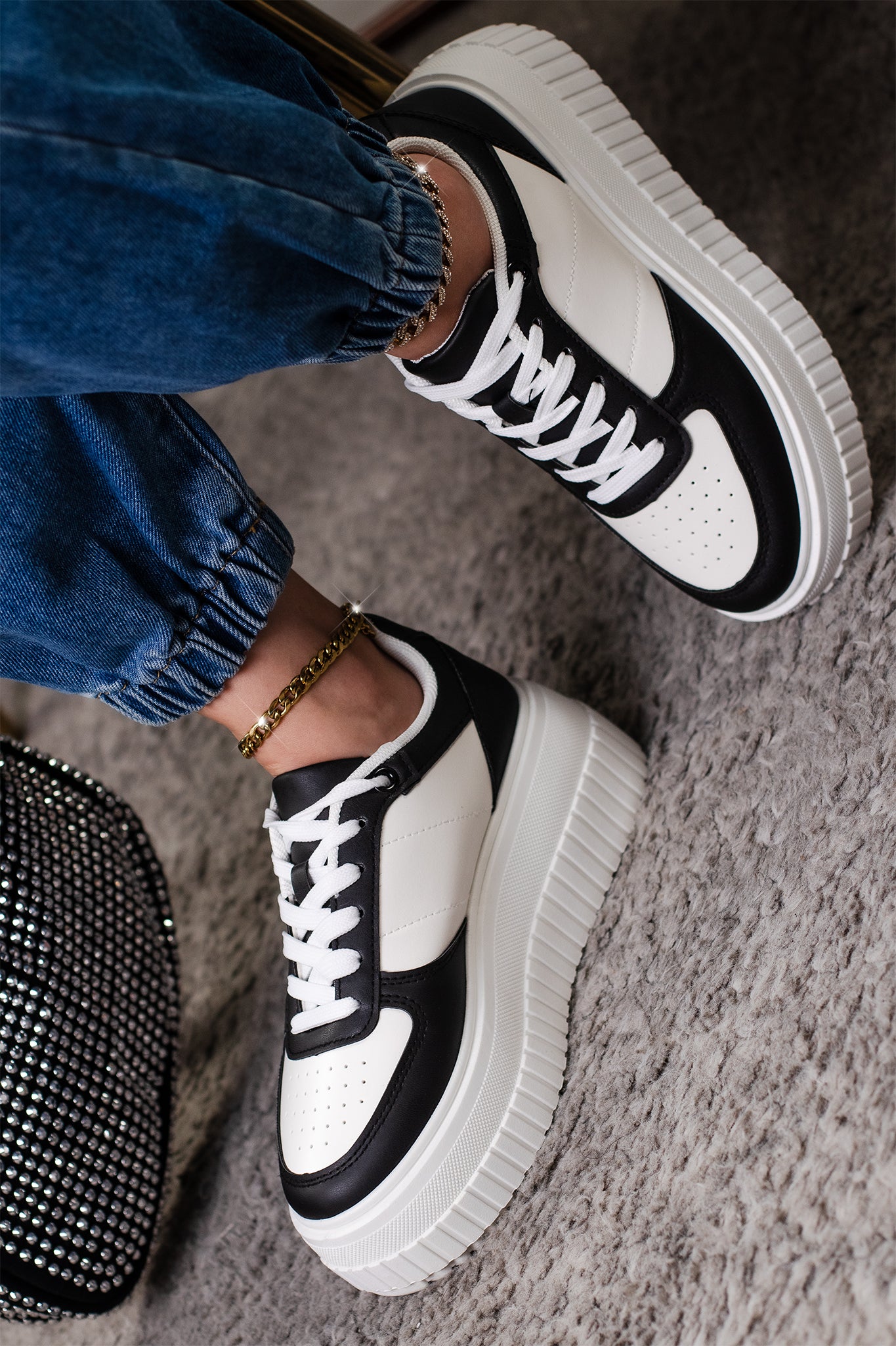 MOORE1 | BLACK