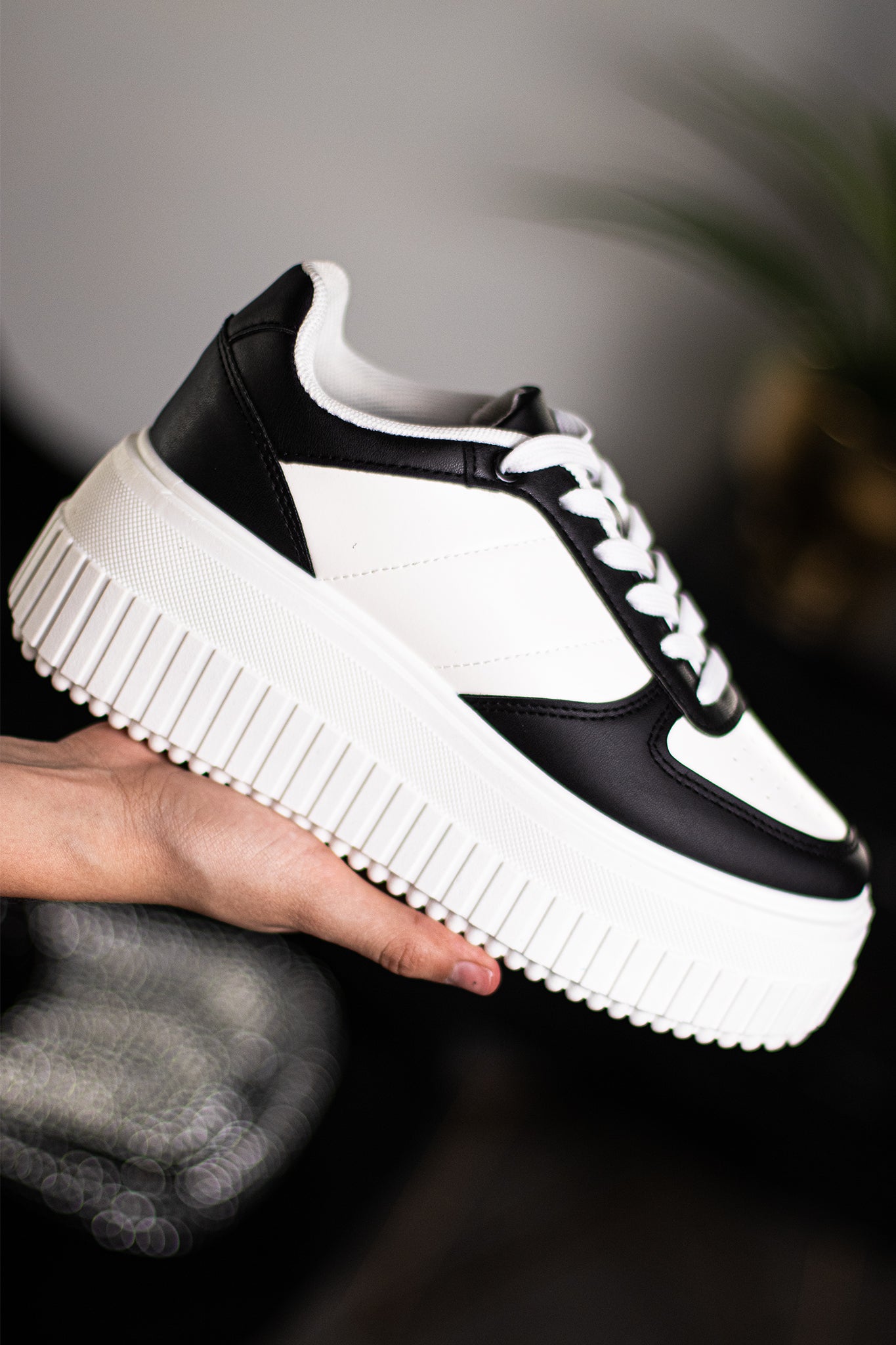 MOORE1 | BLACK