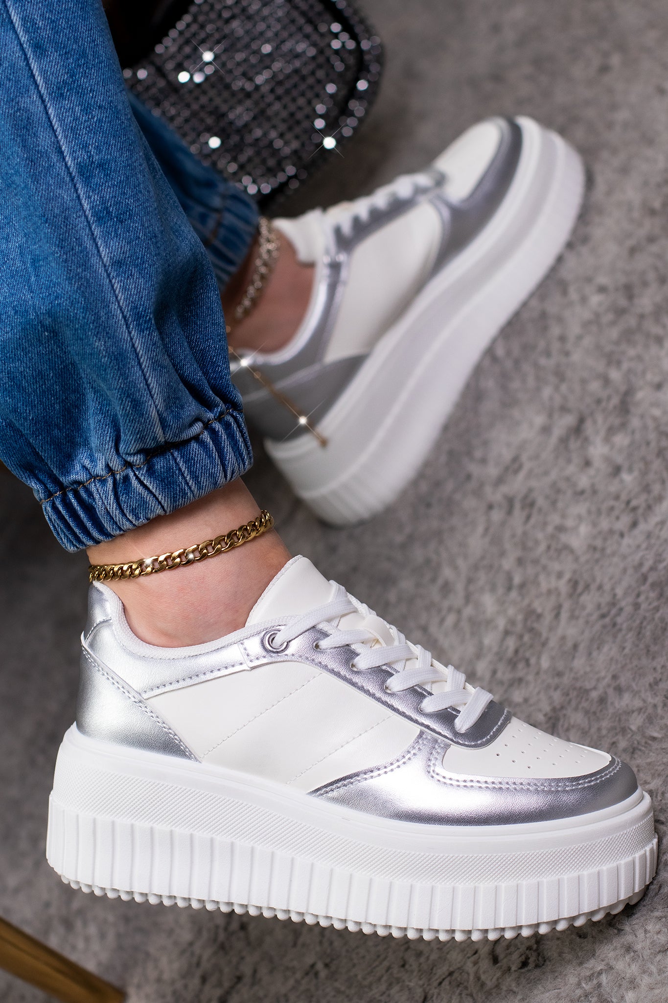 MOORE1 | SILVER