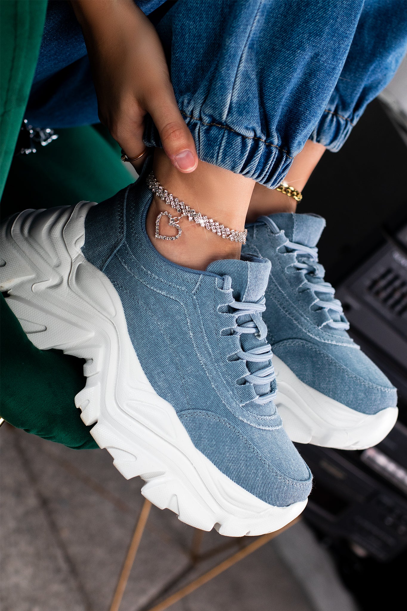 CONFIDENCE DENIM
