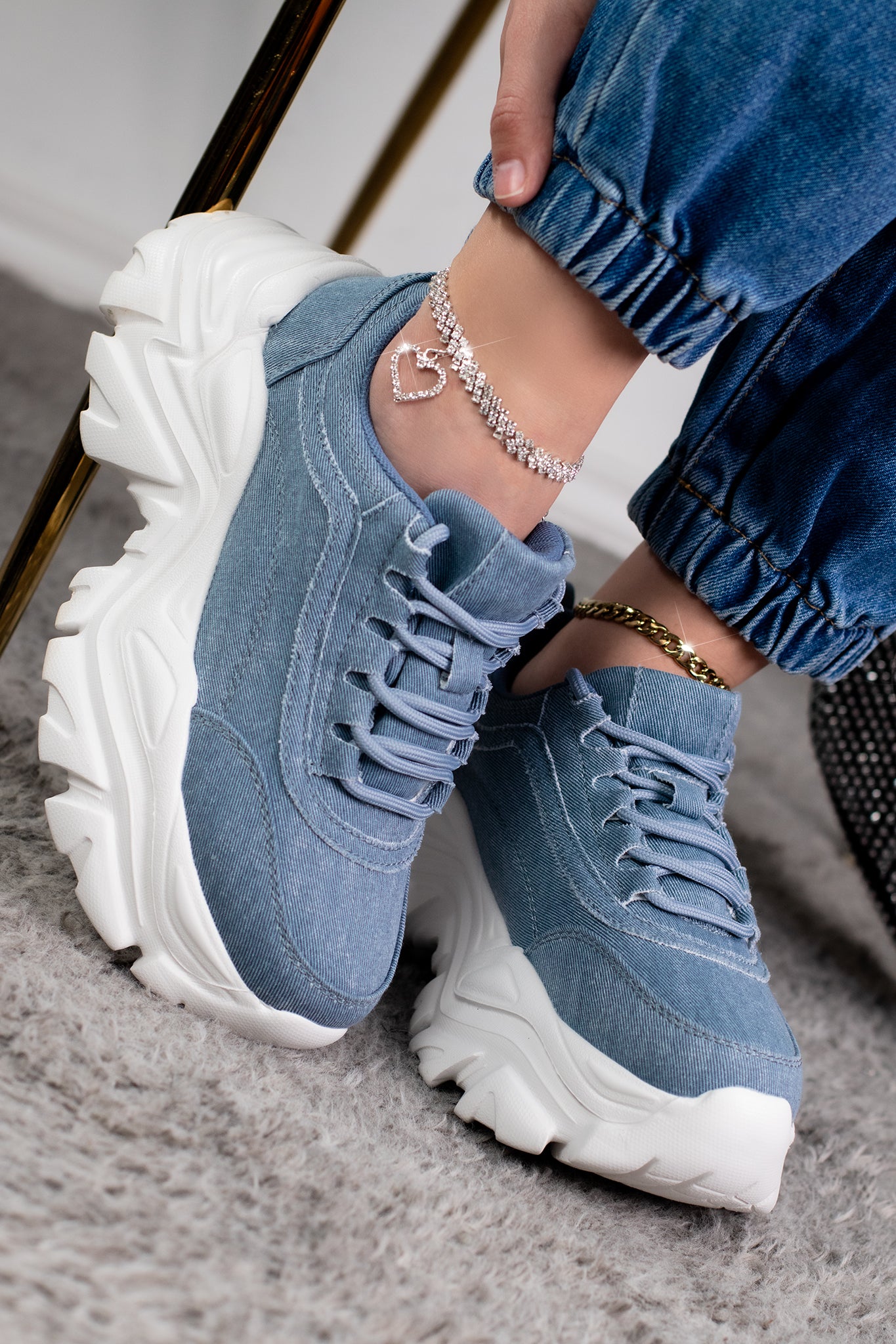 CONFIDENCE DENIM