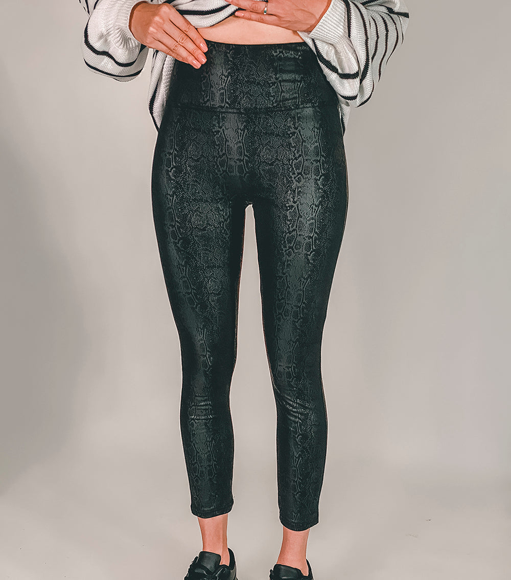 PANTALÓN NEGRO ANIMAL PRINT