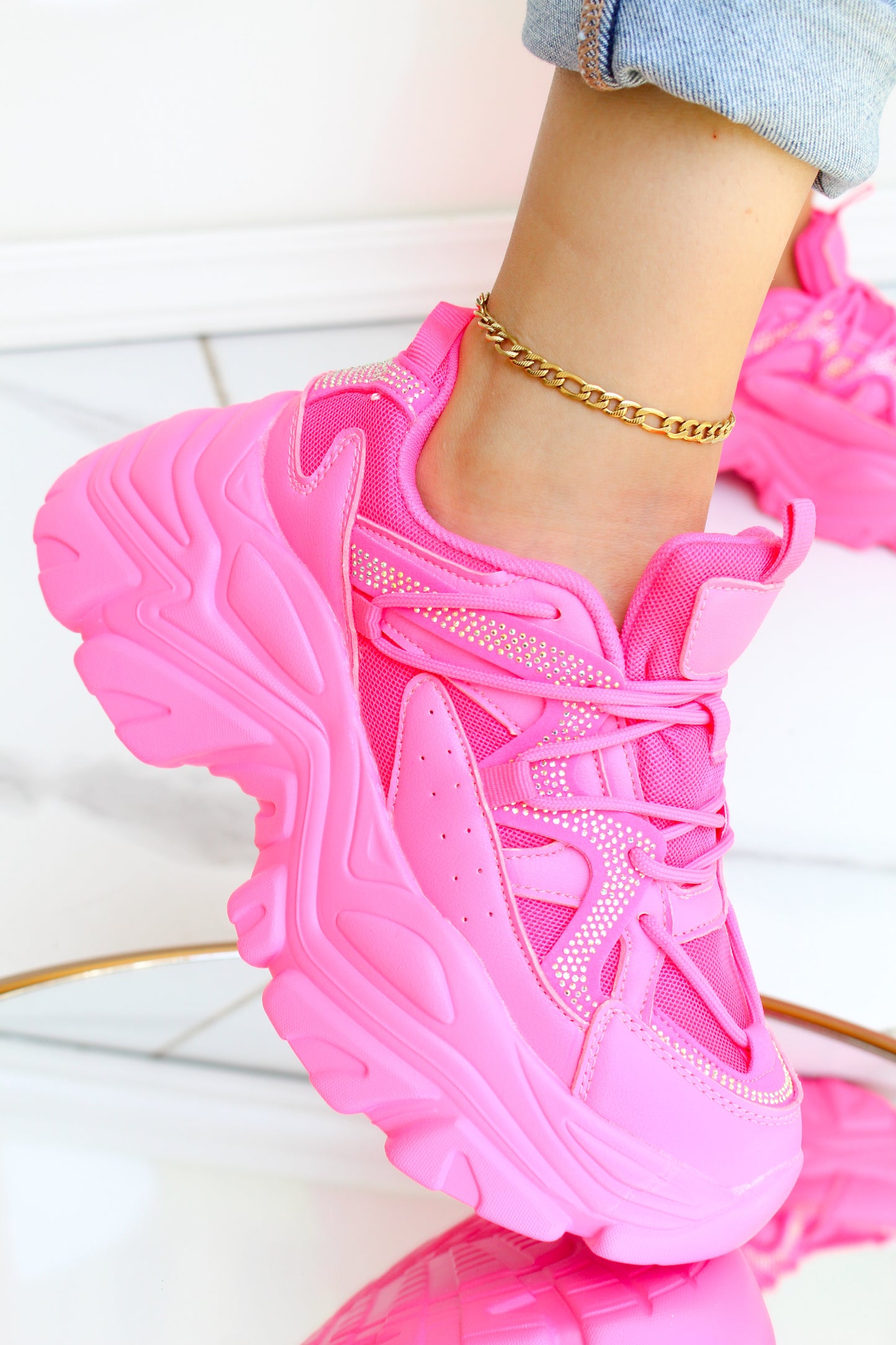 NIKKI HOTPINK