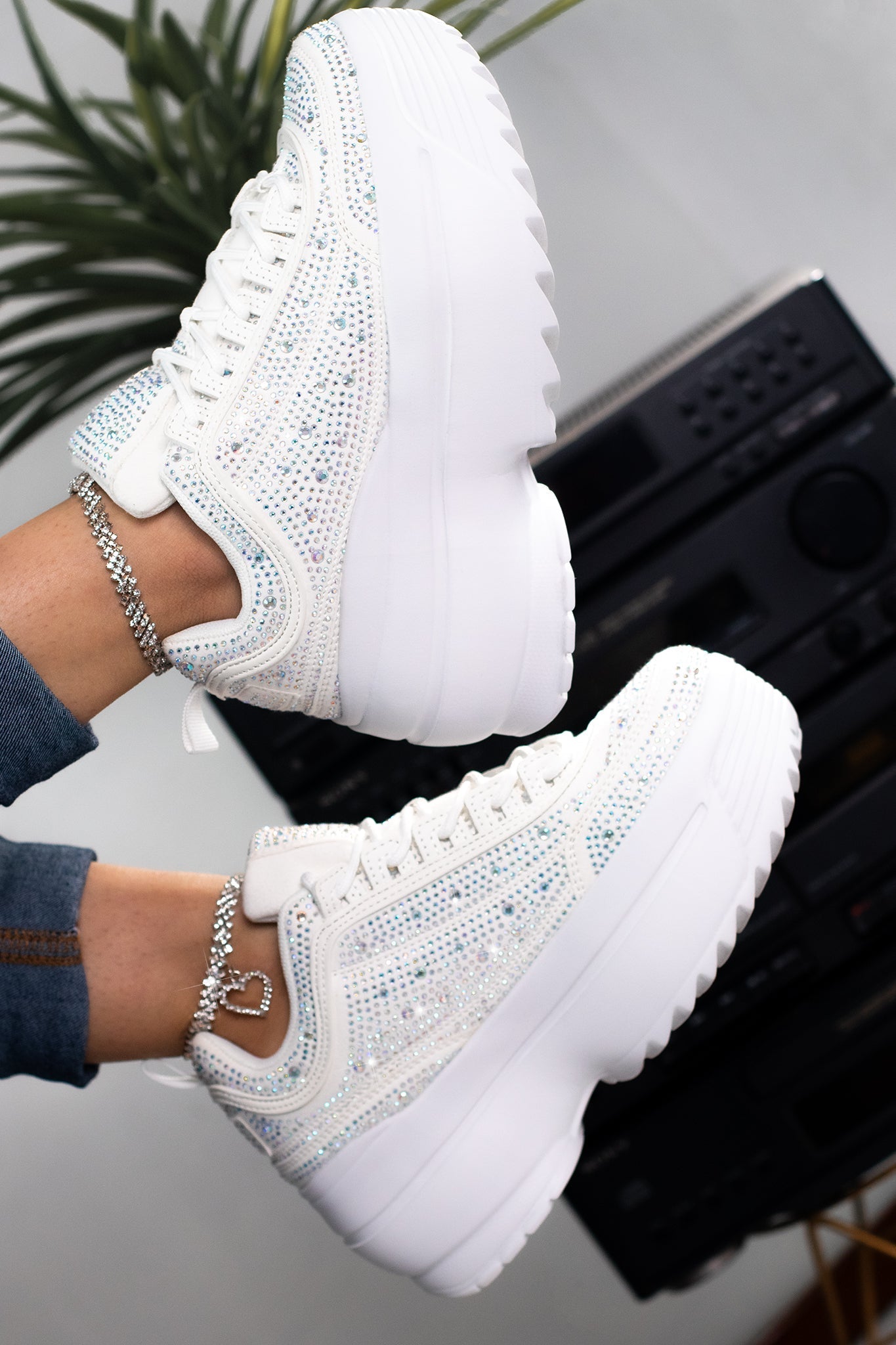 KATE SKY | WHITE