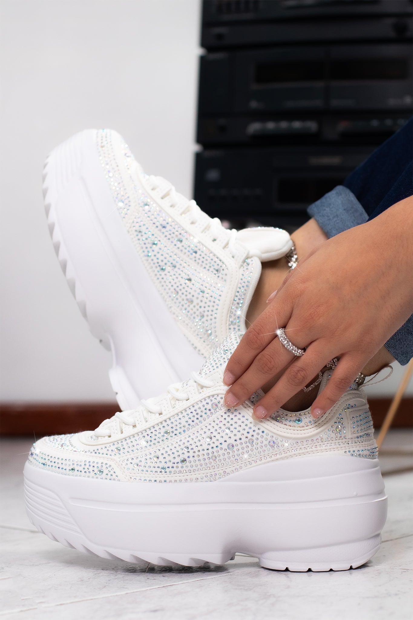 KATE SKY | WHITE