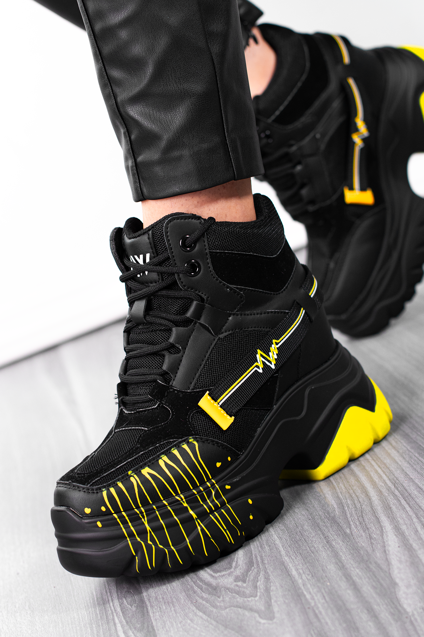 DATE-01 | BLACK