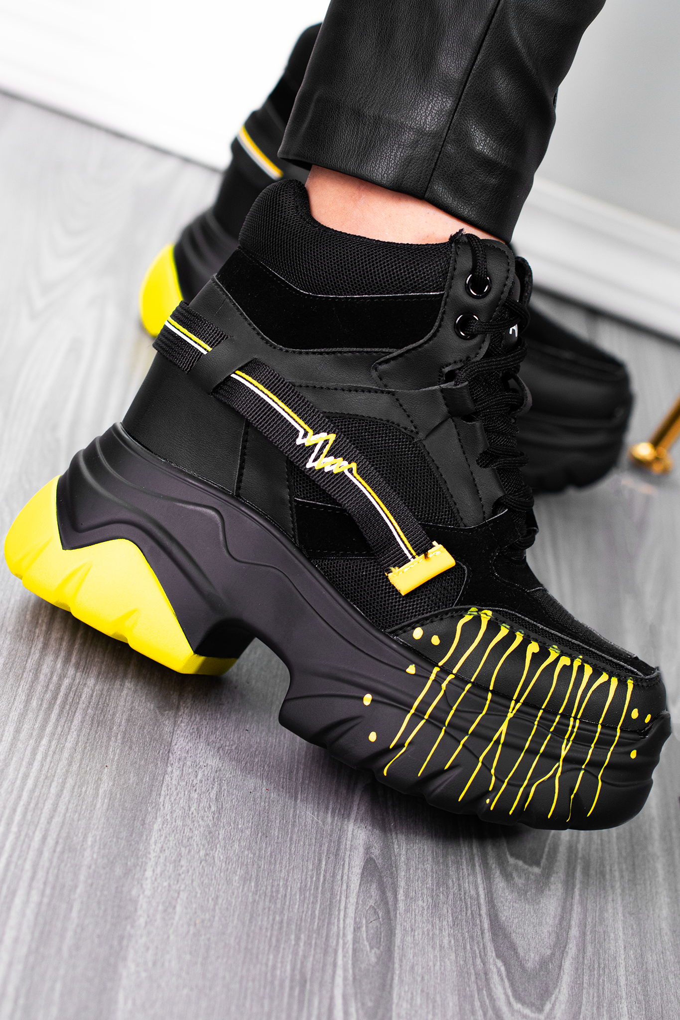 DATE-01 | BLACK