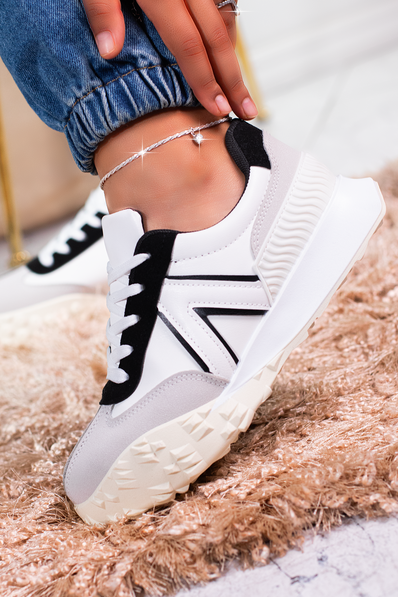 ENDIVE-1 | WHITE