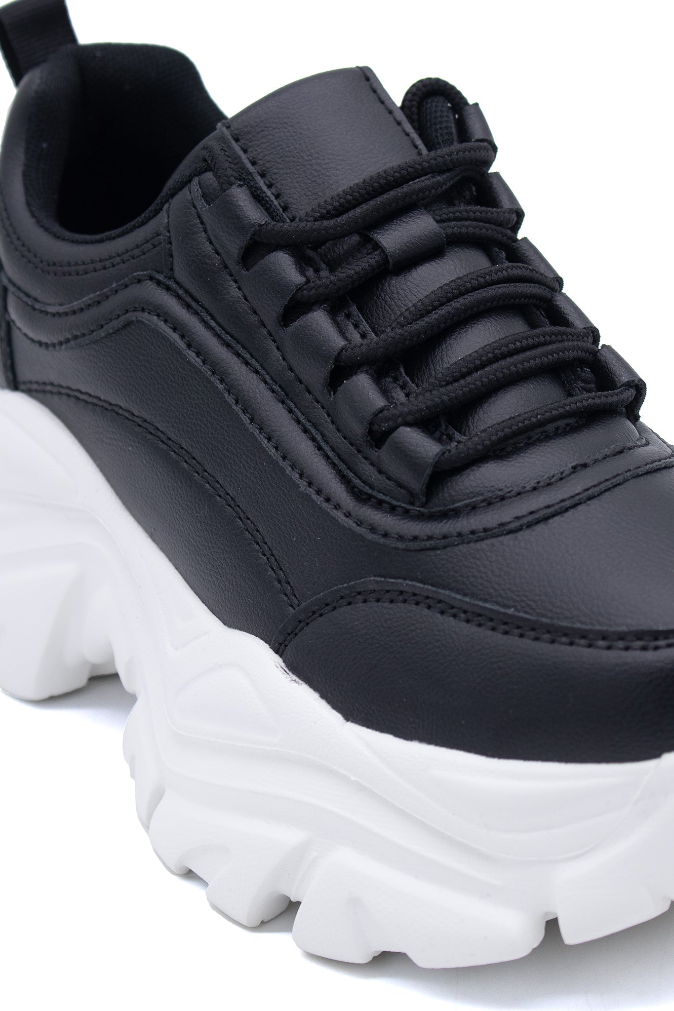 CONFIDENCE-02 | BLACK/WHITE