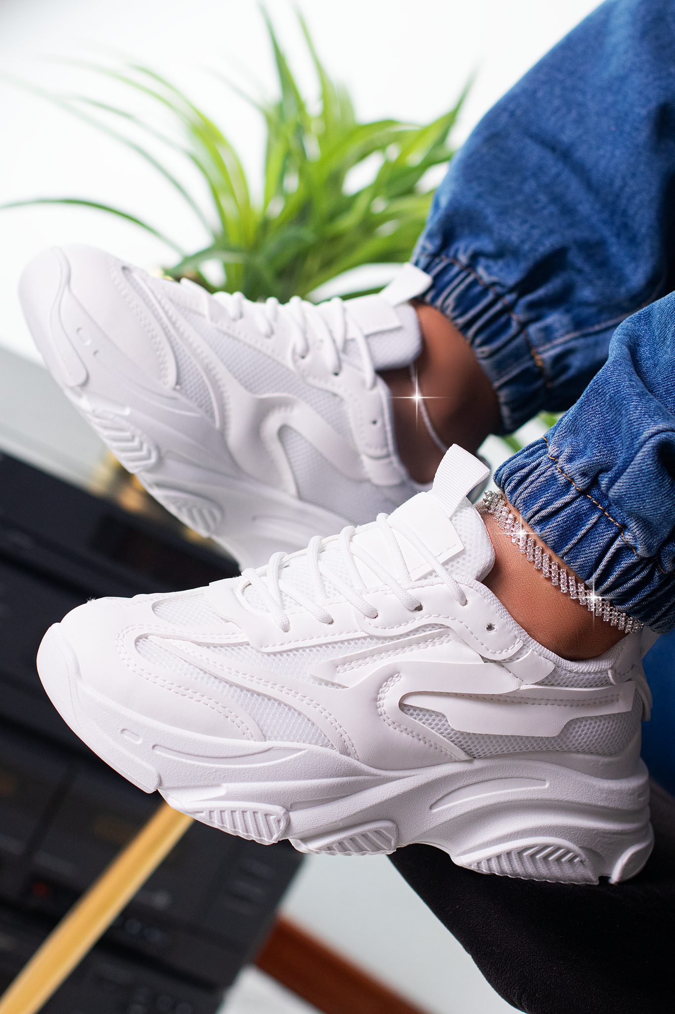 STEVEN | WHITE