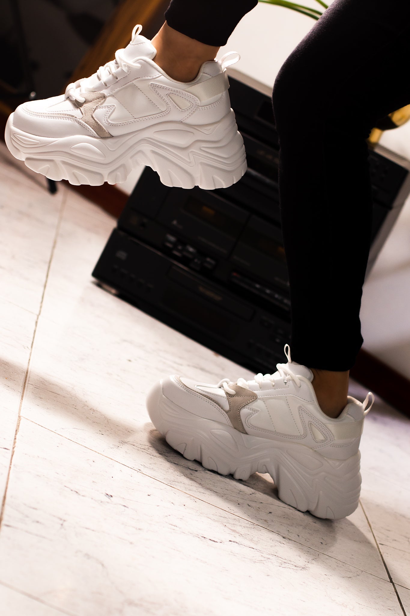 DYLAN | WHITE