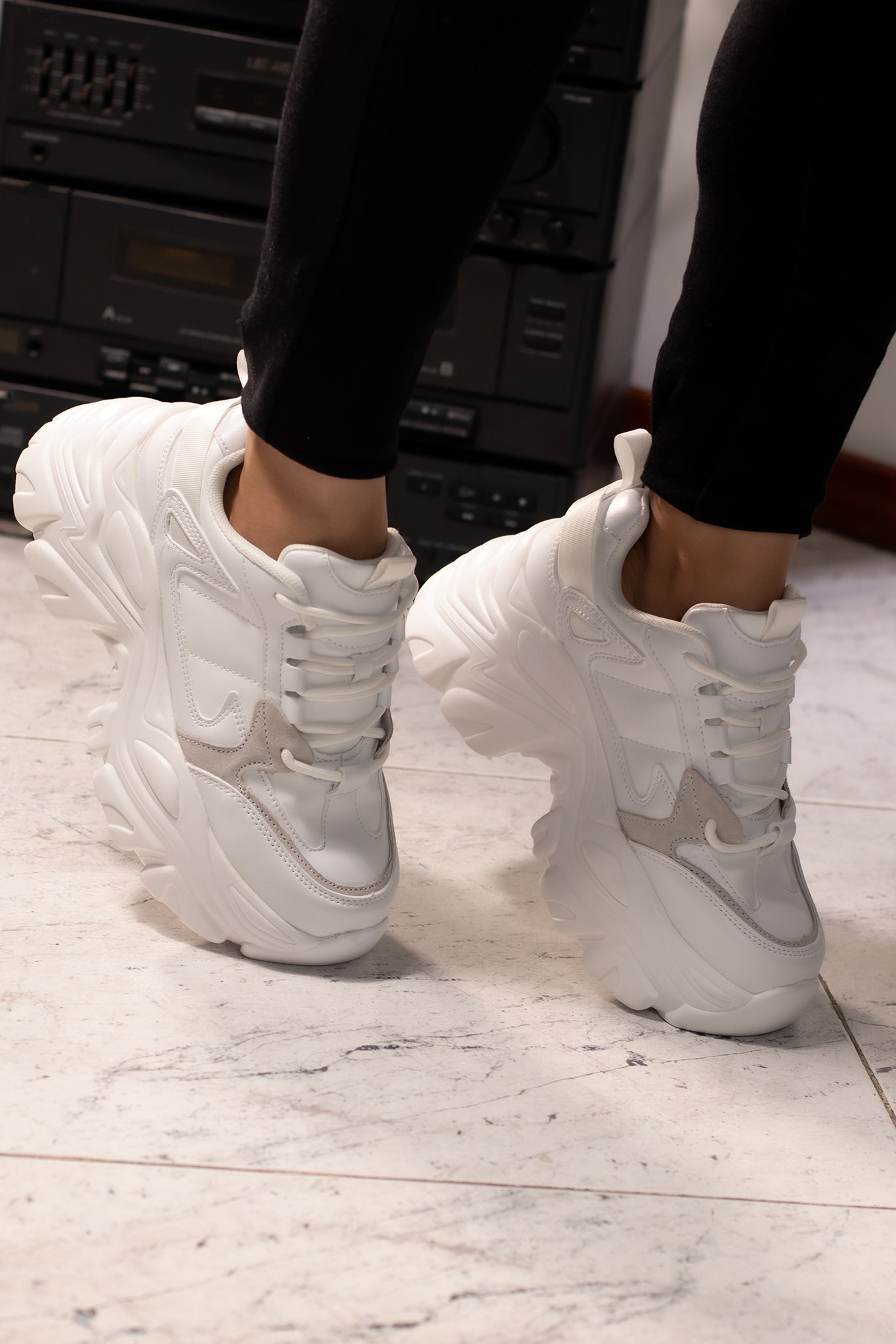 DYLAN | WHITE
