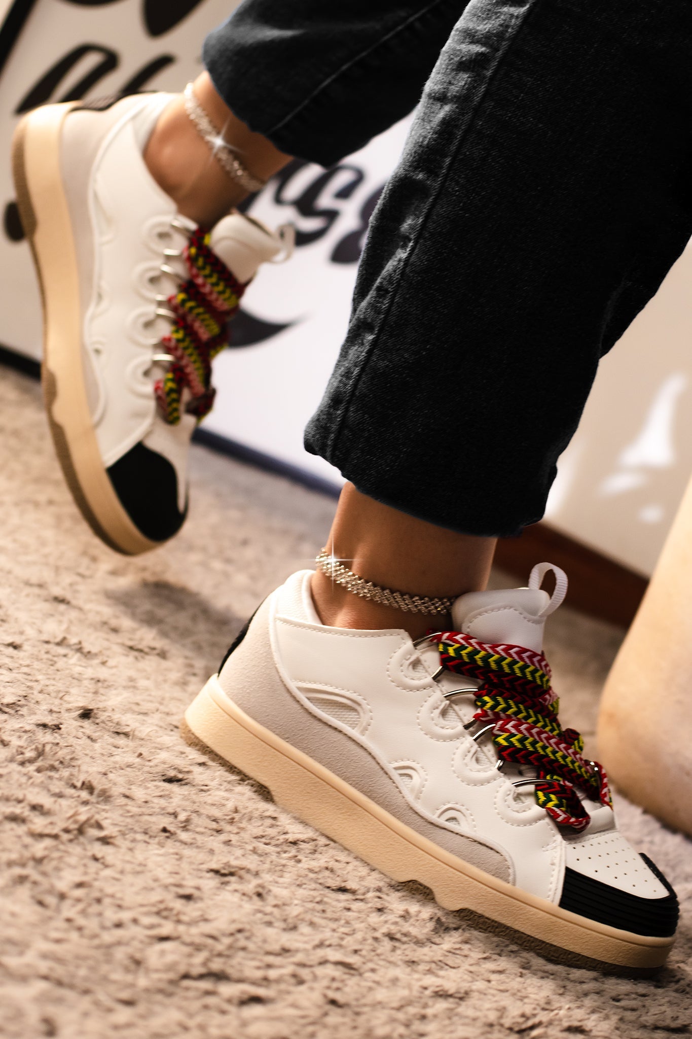 SKATEBOARD | WHITE