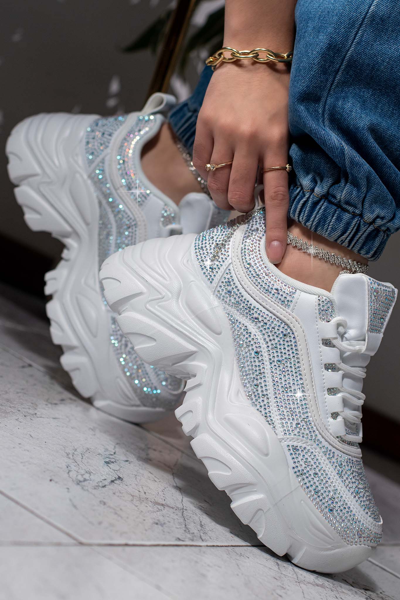 DALE | WHITE