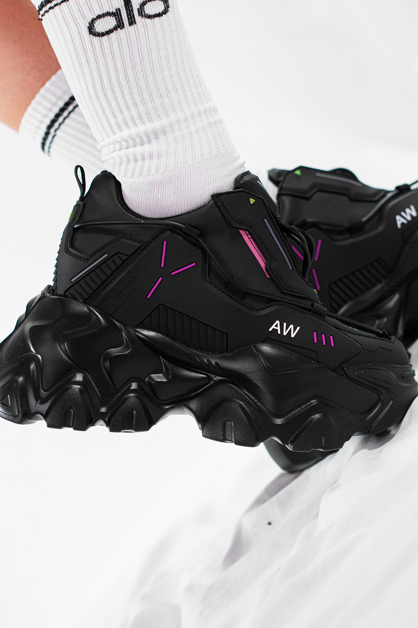 POMEGRANATE-02 | BLACK
