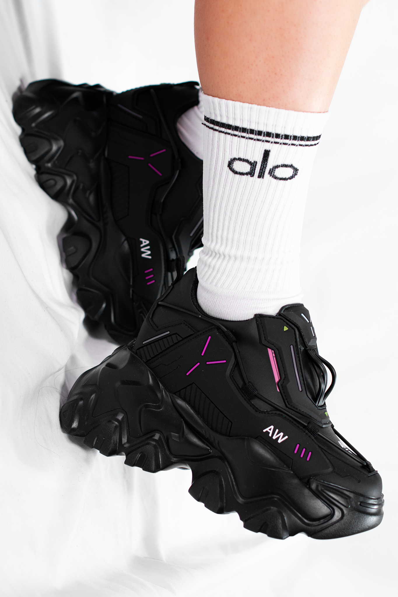 POMEGRANATE-02 | BLACK