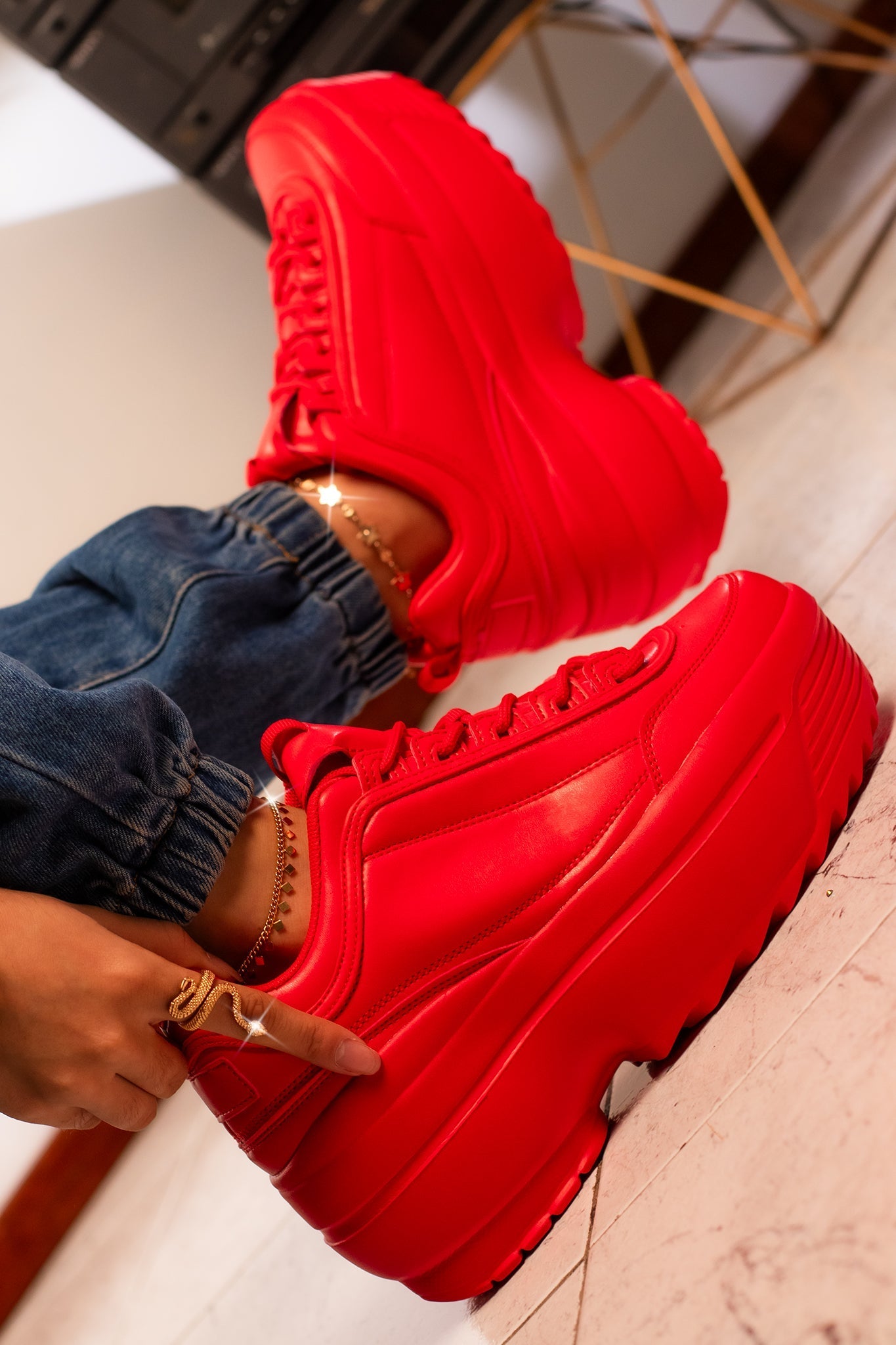 KATE | RED
