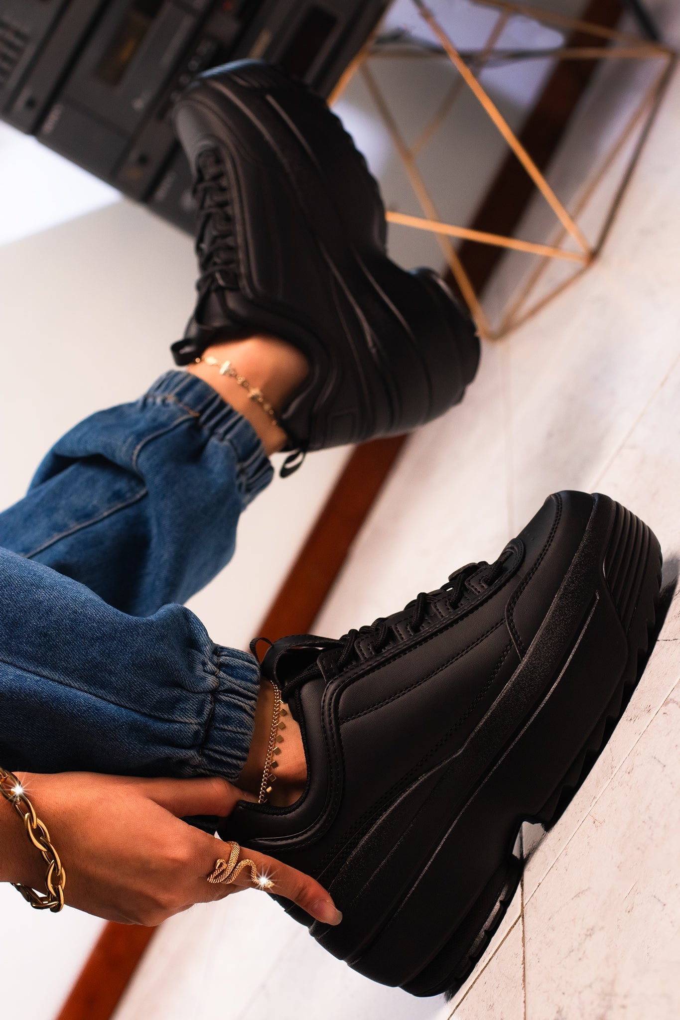 KATE | ALL BLACK