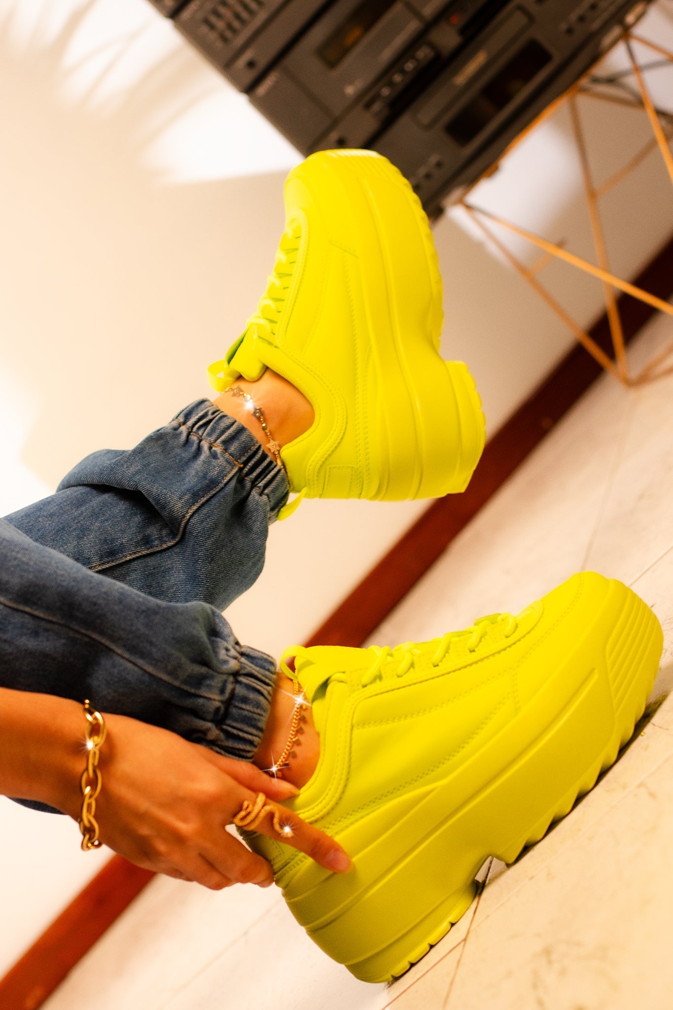 KATE | NEON YELLOW