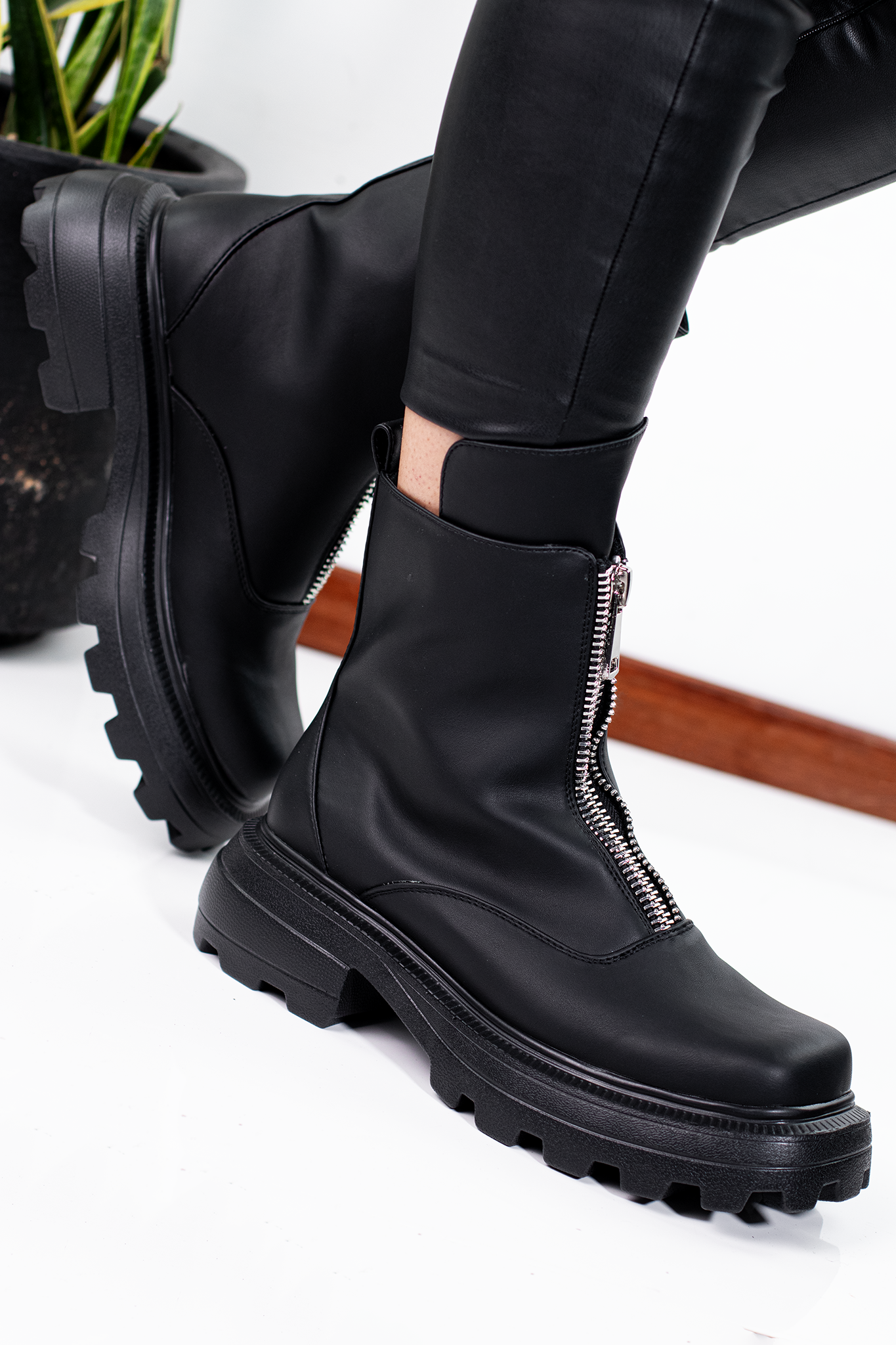 KYNDALL |BLACK