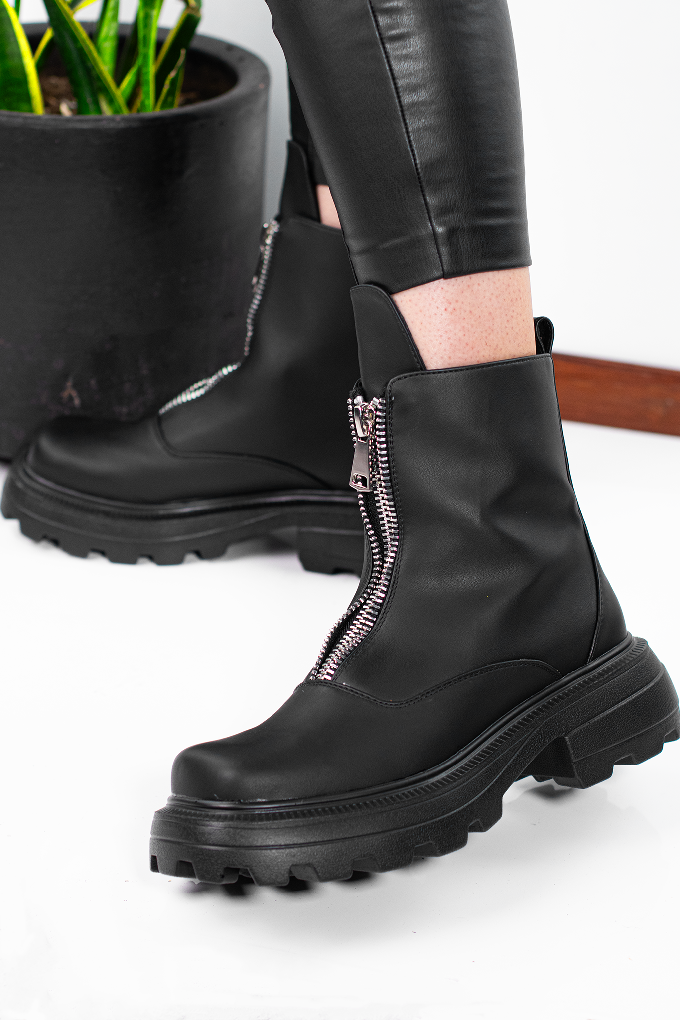 KYNDALL |BLACK